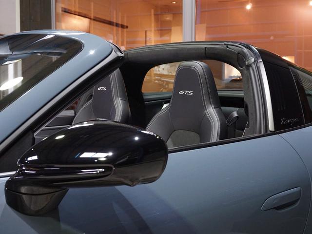 911 911タルガ4GTS Fリフト リアアスクル LEDマトリクス GTSインテリア&マットカーボンインテリア&ハイグロスエクステリアPKG マットカーボンGTステア&イルミ付ドアシルガード PDCC BOSE ブルー幌(13枚目)