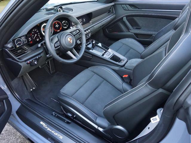911 911タルガ4GTS Fリフト リアアスクル LEDマトリクス GTSインテリア&マットカーボンインテリア&ハイグロスエクステリアPKG マットカーボンGTステア&イルミ付ドアシルガード PDCC BOSE ブルー幌(53枚目)