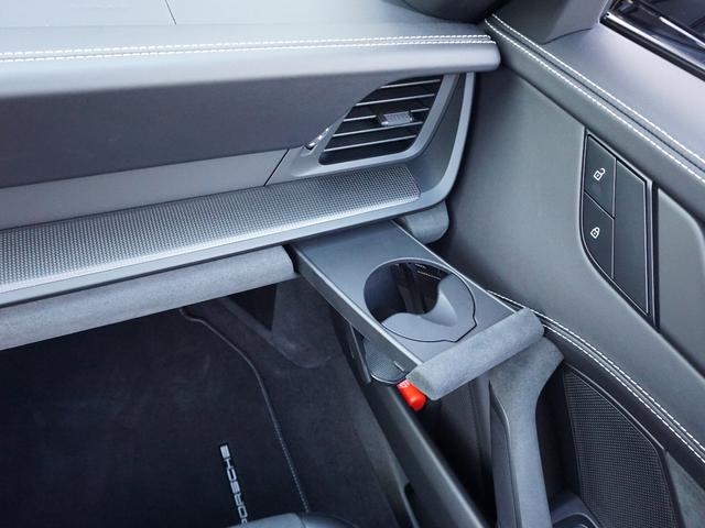 911 911タルガ4GTS Fリフト リアアスクル LEDマトリクス GTSインテリア&マットカーボンインテリア&ハイグロスエクステリアPKG マットカーボンGTステア&イルミ付ドアシルガード PDCC BOSE ブルー幌(72枚目)