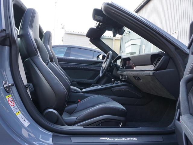 911 911タルガ4GTS Fリフト リアアスクル LEDマトリクス GTSインテリア&マットカーボンインテリア&ハイグロスエクステリアPKG マットカーボンGTステア&イルミ付ドアシルガード PDCC BOSE ブルー幌(74枚目)