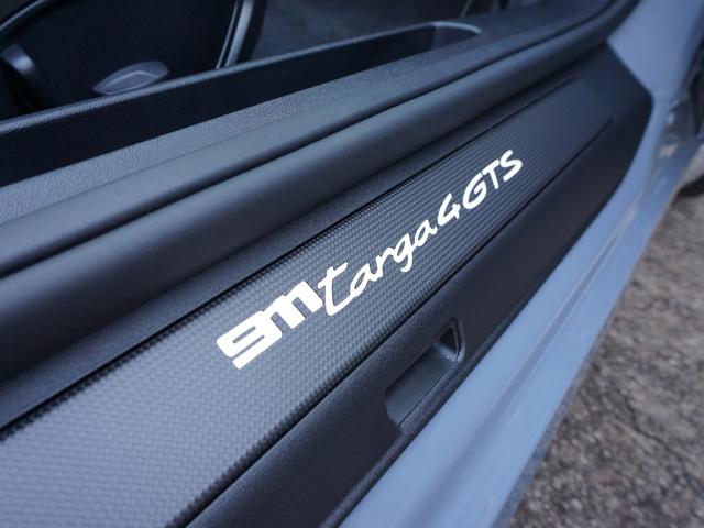 911 911タルガ4GTS Fリフト リアアスクル LEDマトリクス GTSインテリア&マットカーボンインテリア&ハイグロスエクステリアPKG マットカーボンGTステア&イルミ付ドアシルガード PDCC BOSE ブルー幌(75枚目)
