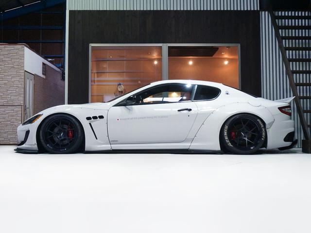 グラントゥーリズモ ベースグレード　ＬＢＷＫ＆フェアリーデザイン・ワークスボディーキット　ＡｉｒＲｅｘエアサス（公認済）　ｒｏｔｉｆｏｒｍ２０インチ　ストラーダナビ／ＴＶ／ＣＤ／ＤＶＤ／Ｂカメラ／ＥＴＣ　赤革シート（4枚目）