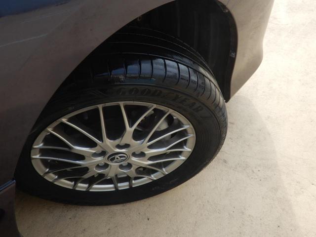 ノア ハイブリッドSi ダブルバイビー 後席フリップモニター 9インチナビ フルセグ ブルートゥース 両側パワースライド セーフティーセンス ETC ハーフレザー バックガイドモニター 純正アルミホイール プッシュスタート スマートキー(9枚目)