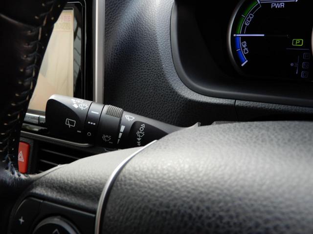 ノア ハイブリッドSi ダブルバイビー 後席フリップモニター 9インチナビ フルセグ ブルートゥース 両側パワースライド セーフティーセンス ETC ハーフレザー バックガイドモニター 純正アルミホイール プッシュスタート スマートキー(22枚目)