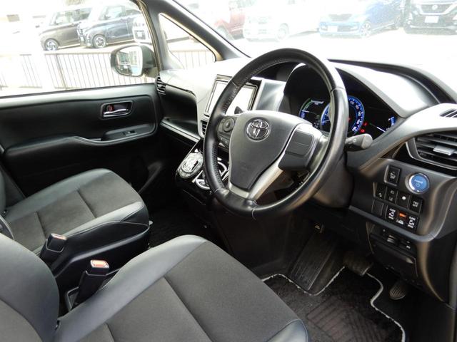 ノア ハイブリッドSi ダブルバイビー 後席フリップモニター 9インチナビ フルセグ ブルートゥース 両側パワースライド セーフティーセンス ETC ハーフレザー バックガイドモニター 純正アルミホイール プッシュスタート スマートキー(32枚目)