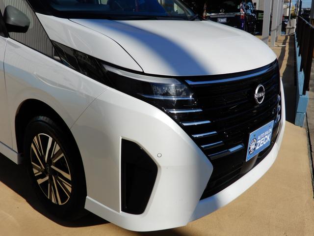 セレナ ハイウェイスターＶ　４ＷＤ　後席フリップモニター　メーカーナビ１３．２インチ　アラウンドビューモニター　プロパイロット　電子パーキング　両側パワースライド　ＬＥＤヘッド　シートヒーター　ＥＴＣ　ドライブレコーダー（12枚目）