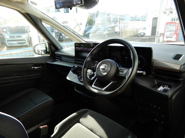 セレナ ハイウェイスターＶ　４ＷＤ　後席フリップモニター　メーカーナビ１３．２インチ　アラウンドビューモニター　プロパイロット　電子パーキング　両側パワースライド　ＬＥＤヘッド　シートヒーター　ＥＴＣ　ドライブレコーダー（24枚目）