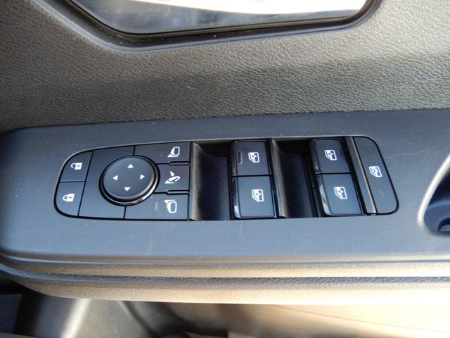 セレナ ハイウェイスターＶ　４ＷＤ　後席フリップモニター　メーカーナビ１３．２インチ　アラウンドビューモニター　プロパイロット　電子パーキング　両側パワースライド　ＬＥＤヘッド　シートヒーター　ＥＴＣ　ドライブレコーダー（39枚目）