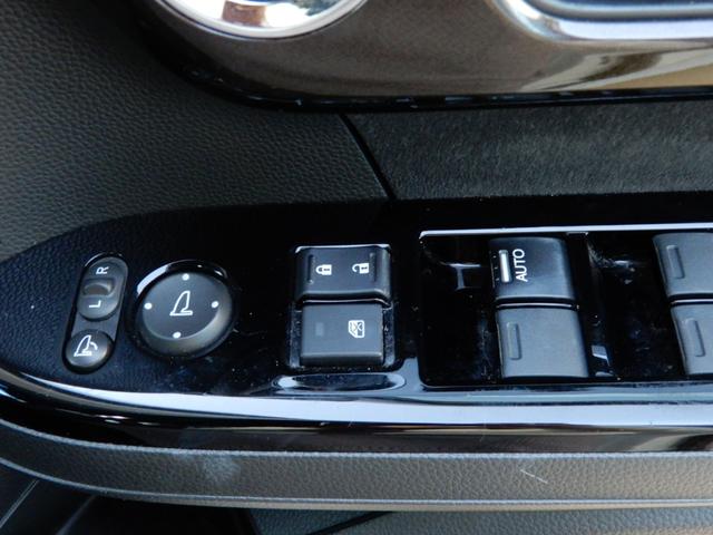 N-BOXカスタム G・Lターボホンダセンシング 両側パワースライド SDナビ フルセグ ブルートゥース バックモニター ハーフレザー シートヒーター LEDヘッド クルーズコントロール プッシュスタート スマートキー キーレスエントリー(23枚目)