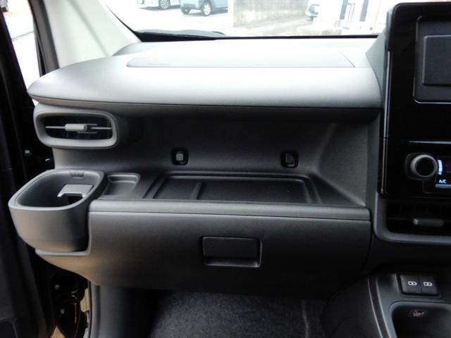 シエンタ ハイブリッドＸ　７人乗り　登録済み未使用車　セーフティーセンス　オートハイビーム　コーナーセンサー　ＬＥＤヘッド　スマートキー　アダプティブクルーズコントロール（29枚目）