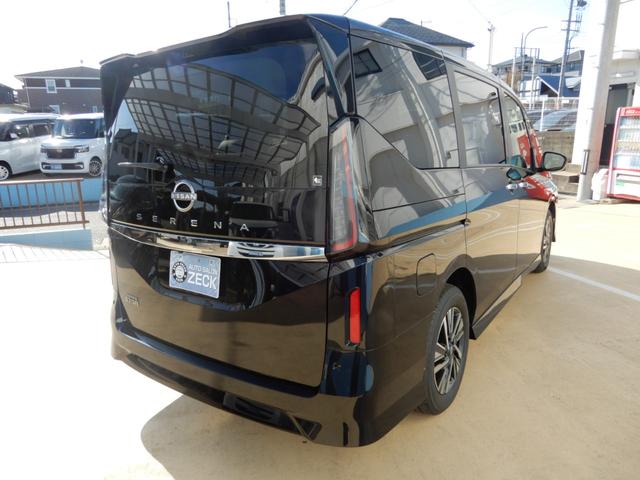 セレナ ハイウェイスターＶ　アラウンドビューモニター　プロパイロット　エマージェンシーブレーキ　両側電動スライド　プッシュスタート　スマートキー　電子パーキング　ＬＥＤヘッドライト（16枚目）