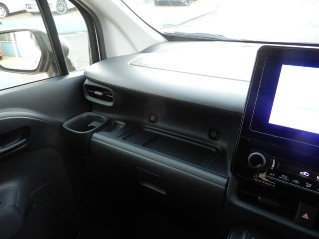 シエンタ ハイブリッドG 7人乗り パノラミックビューモニター フルセグ ブルートゥース 前後ドラレコ LEDヘッド セーフティーセンス オートハイビーム 両側パワースライド ETC(32枚目)