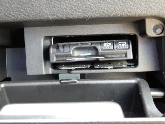 セレナ ハイウェイスター　Ｖセレクション　プロパイロット　電子パーキング　後席フリップモニター　両側パワースライド　９インチＳＤナビ　フルセグ　ブルートゥース　アラウンドビューモニター　エマージェンシーブレーキ（8枚目）