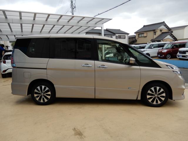 セレナ ハイウェイスター　Ｖセレクション　プロパイロット　電子パーキング　後席フリップモニター　両側パワースライド　９インチＳＤナビ　フルセグ　ブルートゥース　アラウンドビューモニター　エマージェンシーブレーキ（17枚目）