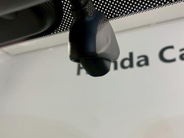シビック ハッチバック AW 電動シート シートヒーター 追突軽減ブレーキ 盗難防止装置 横滑防止 禁煙車両 LEDライト フルセグTV スマートキー AAC ナビ・TV サイドカーテンエアバック ETC オートクルーズ(13枚目)