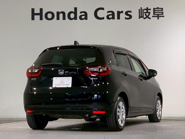 フィット e:HEVホーム ホンダセンシング メモリナビ ETC 前後誤発進抑制機能 クリソナ 助手席エアバッグ 運転席エアバッグ アイドリングストップ 禁煙 LEDライト バックカメラ ABS サイドエアバッグ スマートキー(2枚目)