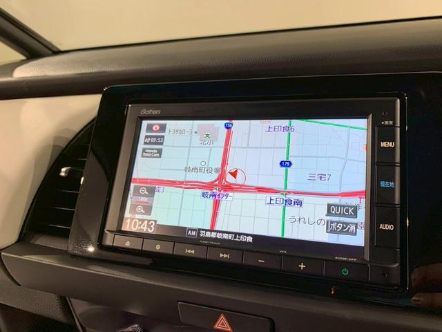 フィット e:HEVホーム ホンダセンシング メモリナビ ETC 前後誤発進抑制機能 クリソナ 助手席エアバッグ 運転席エアバッグ アイドリングストップ 禁煙 LEDライト バックカメラ ABS サイドエアバッグ スマートキー(5枚目)