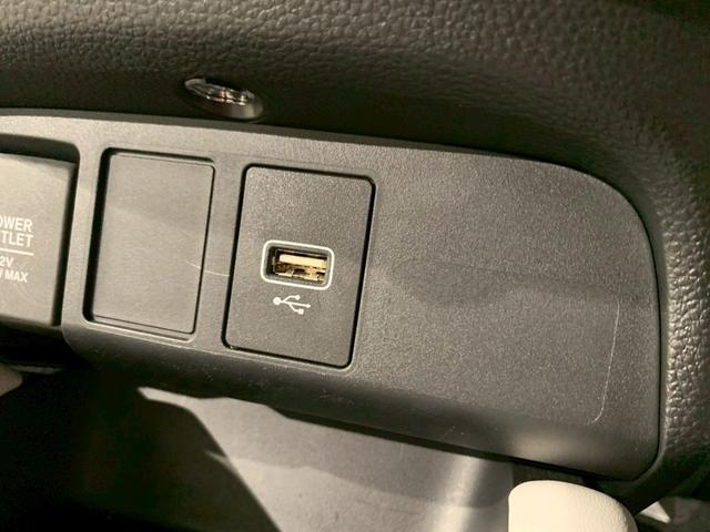 フィット e:HEVホーム ホンダセンシング メモリナビ ETC 前後誤発進抑制機能 クリソナ 助手席エアバッグ 運転席エアバッグ アイドリングストップ 禁煙 LEDライト バックカメラ ABS サイドエアバッグ スマートキー(10枚目)