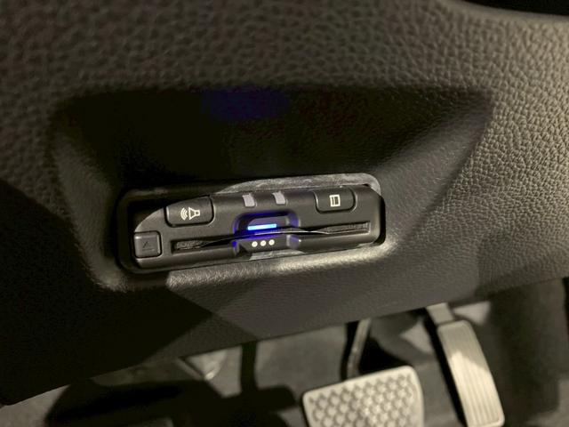 フィット e:HEVホーム ホンダセンシング メモリナビ ETC 前後誤発進抑制機能 クリソナ 助手席エアバッグ 運転席エアバッグ アイドリングストップ 禁煙 LEDライト バックカメラ ABS サイドエアバッグ スマートキー(13枚目)