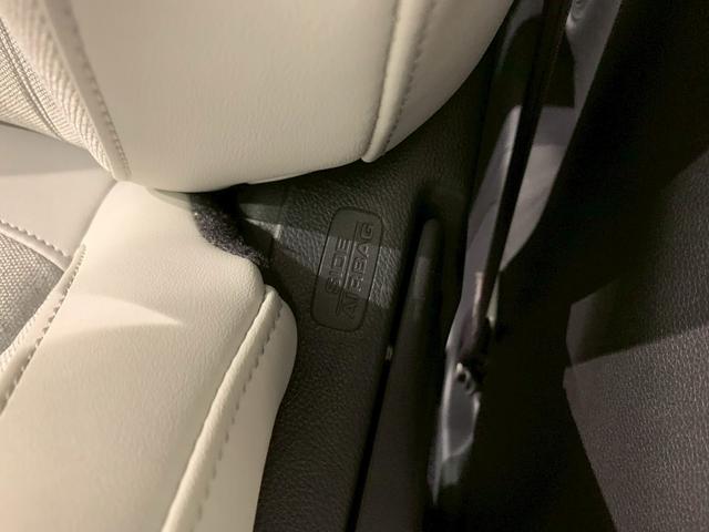 フィット e:HEVホーム ホンダセンシング メモリナビ ETC 前後誤発進抑制機能 クリソナ 助手席エアバッグ 運転席エアバッグ アイドリングストップ 禁煙 LEDライト バックカメラ ABS サイドエアバッグ スマートキー(19枚目)