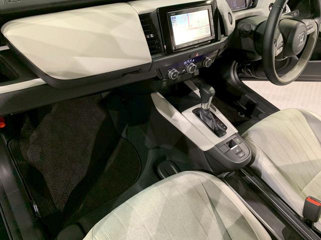 フィット e:HEVホーム ホンダセンシング メモリナビ ETC 前後誤発進抑制機能 クリソナ 助手席エアバッグ 運転席エアバッグ アイドリングストップ 禁煙 LEDライト バックカメラ ABS サイドエアバッグ スマートキー(22枚目)