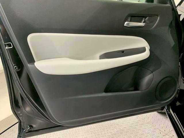 フィット e:HEVホーム ホンダセンシング メモリナビ ETC 前後誤発進抑制機能 クリソナ 助手席エアバッグ 運転席エアバッグ アイドリングストップ 禁煙 LEDライト バックカメラ ABS サイドエアバッグ スマートキー(27枚目)
