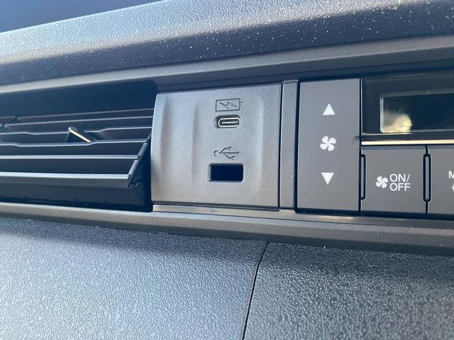 N-BOXカスタム ターボ 両側電動スライドドア シートヒーター イモビライザー 衝突被害軽減 禁煙 キーフリー Pセンサー ESC パワステ 両席エアバック サイドエアバッグ ターボ車 スマキー Bカメ パワーウィンドウ(6枚目)