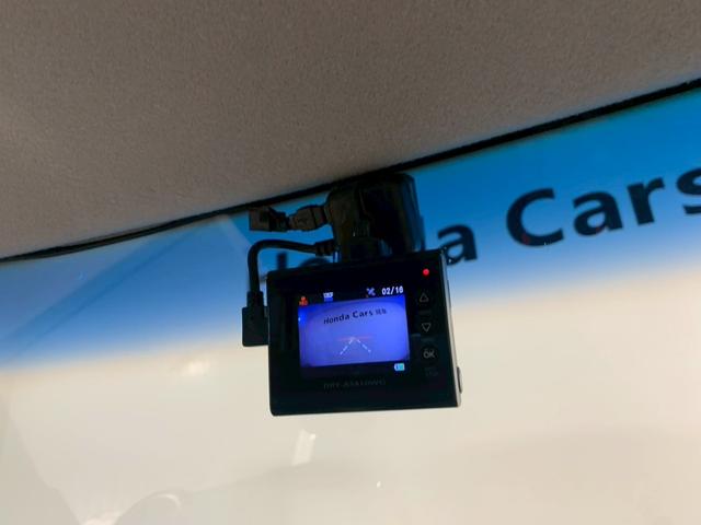 N-BOXカスタム G・Lパッケージ ドラレコ TV 両側電動スライドドア AW HID 左右パワースライド アイドリングストップ車 禁煙車両 スマキ- パワーウィンドウ 盗難防止システム オートエアコン パワステ DVD再生可 ワンセグ(8枚目)