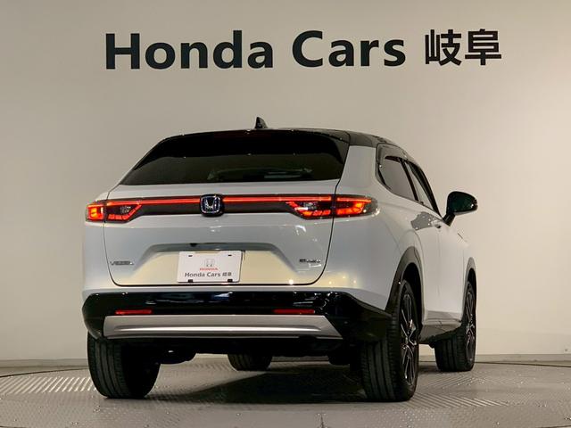 ヴェゼル ｅ：ＨＥＶＰＬａＹ　パノラマルーフ　ドラレコ　シートヒーター　衝突被害軽減ブレーキ　カーテンエアバッグ　盗難防止装置　アイドルストップ　Ｐセンサー　ＡＢＳ　ＥＳＣ　フルオートエアコン　リアカメラ　エアバッグ　禁煙　ＥＴＣ（2枚目）