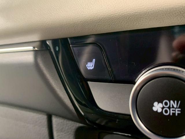 ヴェゼル ｅ：ＨＥＶＰＬａＹ　パノラマルーフ　ドラレコ　シートヒーター　衝突被害軽減ブレーキ　カーテンエアバッグ　盗難防止装置　アイドルストップ　Ｐセンサー　ＡＢＳ　ＥＳＣ　フルオートエアコン　リアカメラ　エアバッグ　禁煙　ＥＴＣ（11枚目）