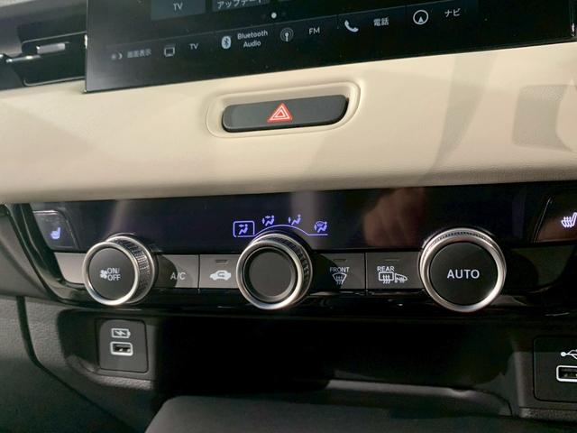 ヴェゼル ｅ：ＨＥＶＰＬａＹ　パノラマルーフ　ドラレコ　シートヒーター　衝突被害軽減ブレーキ　カーテンエアバッグ　盗難防止装置　アイドルストップ　Ｐセンサー　ＡＢＳ　ＥＳＣ　フルオートエアコン　リアカメラ　エアバッグ　禁煙　ＥＴＣ（12枚目）