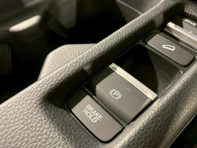 ヴェゼル ｅ：ＨＥＶＰＬａＹ　パノラマルーフ　ドラレコ　シートヒーター　衝突被害軽減ブレーキ　カーテンエアバッグ　盗難防止装置　アイドルストップ　Ｐセンサー　ＡＢＳ　ＥＳＣ　フルオートエアコン　リアカメラ　エアバッグ　禁煙　ＥＴＣ（13枚目）