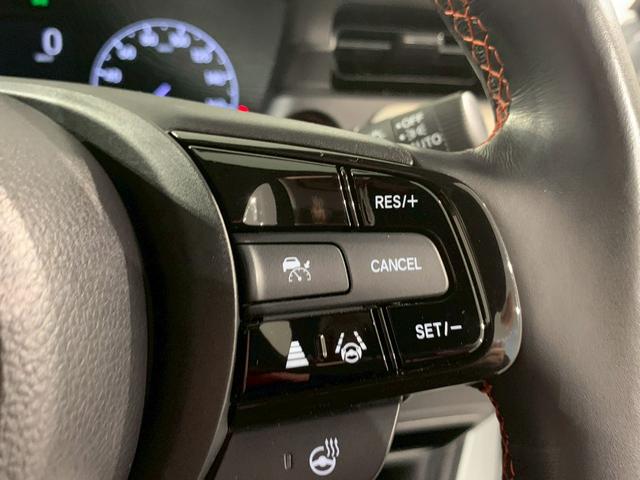 ヴェゼル ｅ：ＨＥＶＰＬａＹ　パノラマルーフ　ドラレコ　シートヒーター　衝突被害軽減ブレーキ　カーテンエアバッグ　盗難防止装置　アイドルストップ　Ｐセンサー　ＡＢＳ　ＥＳＣ　フルオートエアコン　リアカメラ　エアバッグ　禁煙　ＥＴＣ（17枚目）