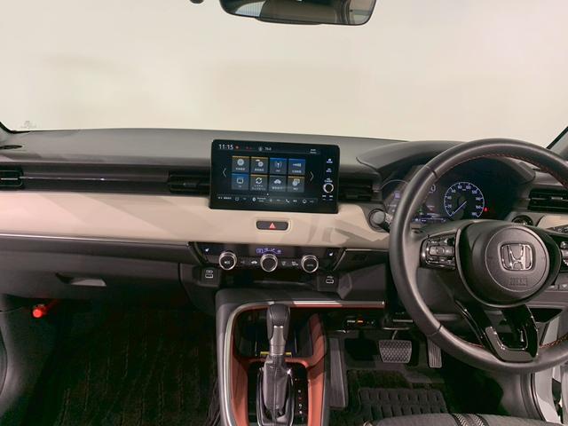 ヴェゼル ｅ：ＨＥＶＰＬａＹ　パノラマルーフ　ドラレコ　シートヒーター　衝突被害軽減ブレーキ　カーテンエアバッグ　盗難防止装置　アイドルストップ　Ｐセンサー　ＡＢＳ　ＥＳＣ　フルオートエアコン　リアカメラ　エアバッグ　禁煙　ＥＴＣ（21枚目）