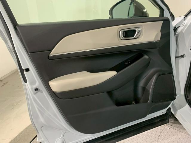 ヴェゼル ｅ：ＨＥＶＰＬａＹ　パノラマルーフ　ドラレコ　シートヒーター　衝突被害軽減ブレーキ　カーテンエアバッグ　盗難防止装置　アイドルストップ　Ｐセンサー　ＡＢＳ　ＥＳＣ　フルオートエアコン　リアカメラ　エアバッグ　禁煙　ＥＴＣ（27枚目）