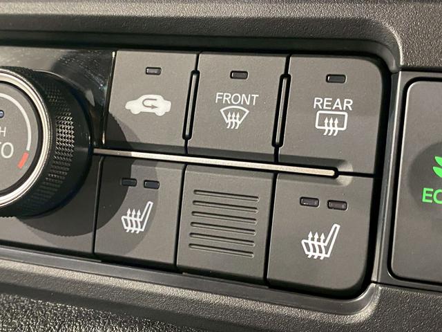 【シートヒーター】シートヒーター装備車です。寒い冬に乗車中とても暖かく快適に移動できます。冷え性の方にピッタリの装備です！