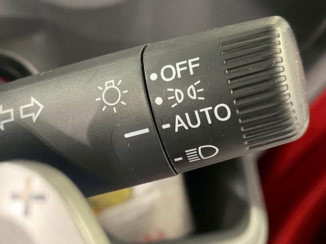 オートライト付です。手元での操作なしでヘッドライトのＯＮ／ＯＦＦできます。トンネルでの点灯・消灯忘れ防止に役立ちます！
