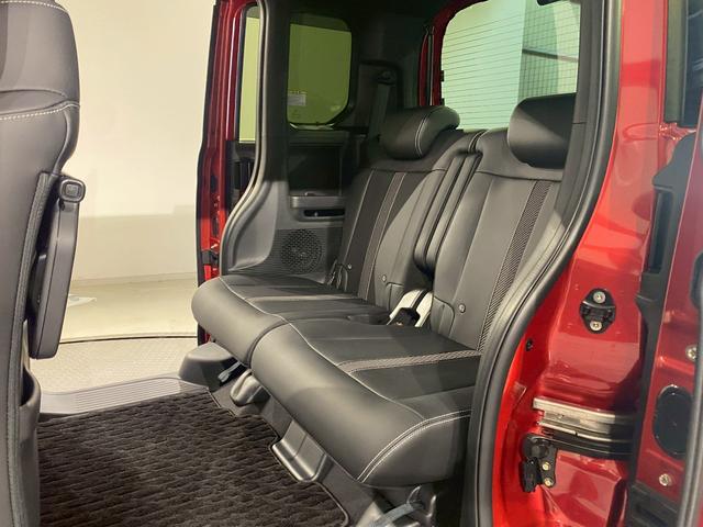 清潔で広々したシートです！後部座席でもゆったり快適に過ごせるので、後ろに座る人たちもドライブが楽しくなりますよ。是非、現車を見て体感してみてください。