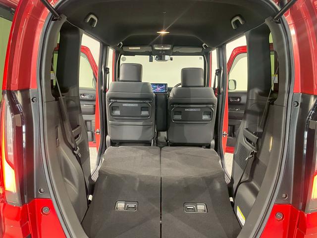 リアシートを使用しない時は、前に倒せば更に広々ラゲッジスペースの出来上がりです、更にたくさんの荷物が積み込み可能です！