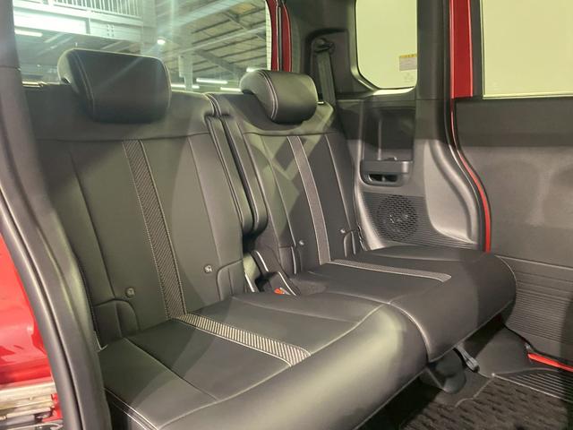 清潔で広々したシートです！後部座席でもゆったり快適に過ごせるので、後ろに座る人たちもドライブが楽しくなりますよ。是非、現車を見て体感してみてください。