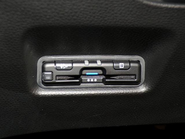 フィット ｅ：ＨＥＶクロスター　Ｂｌｕｅｔｏｏｔｈ接続ドラレコＥＴＣインターナビフルセグＴＶ純正アルミホイールスマートキー　衝突回避システム　禁煙　フルオートエアコン　整備記録簿　ＬＥＤランプ　エアバッグ　サイドエアバック　地デジ（12枚目）