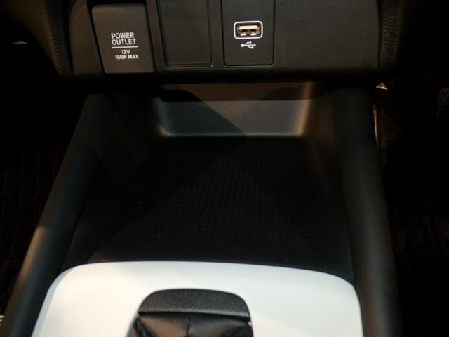 フィット ｅ：ＨＥＶクロスター　Ｂｌｕｅｔｏｏｔｈ接続ドラレコＥＴＣインターナビフルセグＴＶ純正アルミホイールスマートキー　衝突回避システム　禁煙　フルオートエアコン　整備記録簿　ＬＥＤランプ　エアバッグ　サイドエアバック　地デジ（26枚目）