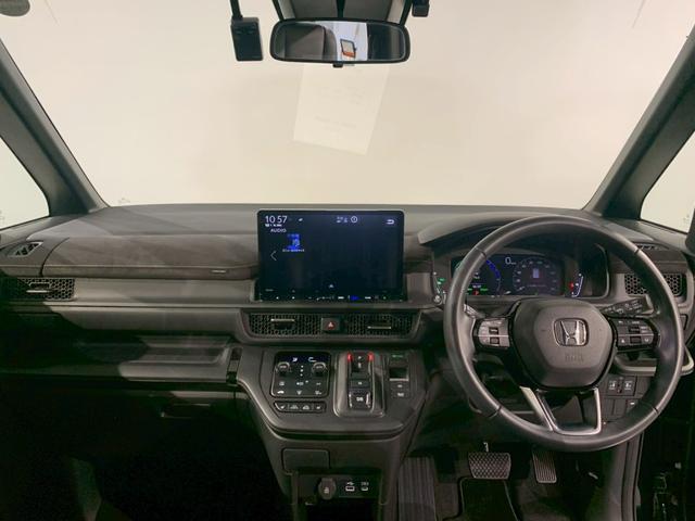 ステップワゴン ｅ：ＨＥＶスパーダプレミアムライン　両側電動スライドドア　ドラレコ　シートヒーター　電動リアゲート　マルチカメラ　Ｐテールゲート　両側自動ドア　Ｆセグ　クリアランスソナ　クルーズＣ　助手席エアバッグ　スマートＫ　シ－トヒ－タ－　ＡＢＳ（20枚目）