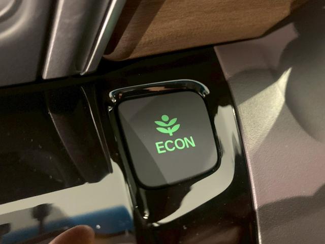 フリードハイブリッド ハイブリッド・Ｇホンダセンシング　両側電動スライドドア　シートヒーター　メモリナビ　軽減ブレーキ　キーフリーシステム　ＤＶＤ再生可能　サイドカーテンエアバック　ＥＣＯＮ　後カメラ　Ａクルーズ　地デジフルセグＴＶ　ＬＥＤヘッドランプ（11枚目）