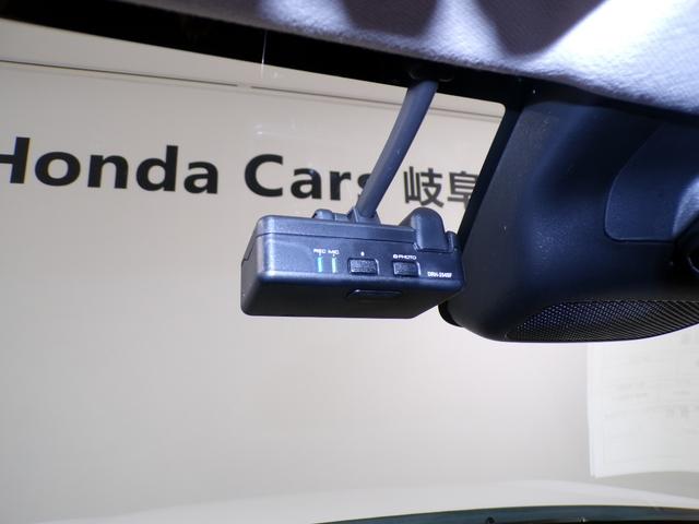 ヴェゼル ｅ：ＨＥＶＺ　Ｂｌｕｅｔｏｏｔｈ接続電動リアゲートシートヒーターワイヤレス充電器ドラレコＥＴＣインターナビフルセグＴＶ純正アルミホイールスマートキー　衝突回避支援ブレーキ機能　スマキ　Ｐトランク　フルオートエアコン（13枚目）