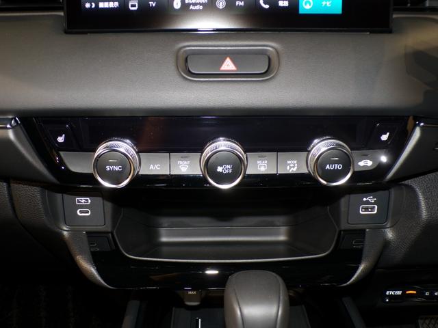 ヴェゼル ｅ：ＨＥＶＺ　Ｂｌｕｅｔｏｏｔｈ接続電動リアゲートシートヒーターワイヤレス充電器ドラレコＥＴＣインターナビフルセグＴＶ純正アルミホイールスマートキー　衝突回避支援ブレーキ機能　スマキ　Ｐトランク　フルオートエアコン（21枚目）