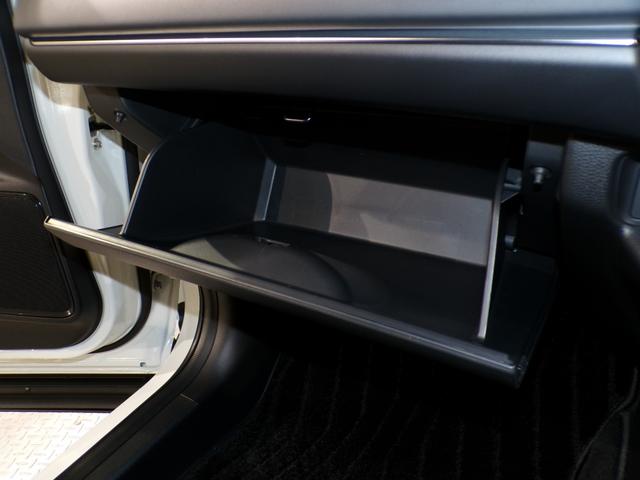 ヴェゼル ｅ：ＨＥＶＺ　Ｂｌｕｅｔｏｏｔｈ接続電動リアゲートシートヒーターワイヤレス充電器ドラレコＥＴＣインターナビフルセグＴＶ純正アルミホイールスマートキー　衝突回避支援ブレーキ機能　スマキ　Ｐトランク　フルオートエアコン（29枚目）