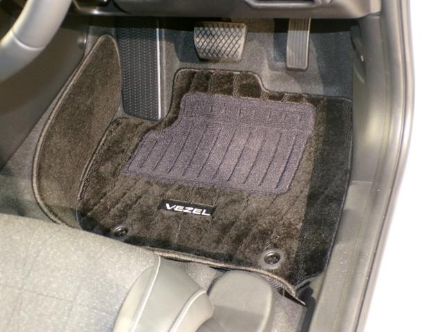 ヴェゼル ｅ：ＨＥＶＺ　Ｂｌｕｅｔｏｏｔｈ接続電動リアゲートシートヒーターワイヤレス充電器ドラレコＥＴＣインターナビフルセグＴＶ純正アルミホイールスマートキー　衝突回避支援ブレーキ機能　スマキ　Ｐトランク　フルオートエアコン（33枚目）