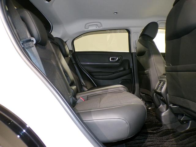 ヴェゼル ｅ：ＨＥＶＺ　Ｂｌｕｅｔｏｏｔｈ接続電動リアゲートシートヒーターワイヤレス充電器ドラレコＥＴＣインターナビフルセグＴＶ純正アルミホイールスマートキー　衝突回避支援ブレーキ機能　スマキ　Ｐトランク　フルオートエアコン（39枚目）