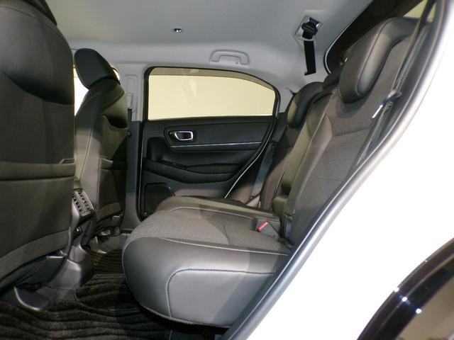 ヴェゼル ｅ：ＨＥＶＺ　Ｂｌｕｅｔｏｏｔｈ接続電動リアゲートシートヒーターワイヤレス充電器ドラレコＥＴＣインターナビフルセグＴＶ純正アルミホイールスマートキー　衝突回避支援ブレーキ機能　スマキ　Ｐトランク　フルオートエアコン（41枚目）